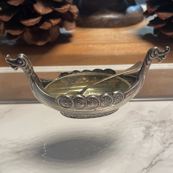 Silver Norwegian Viking Salt Dish​​​​​​ - Picture 4 of 16